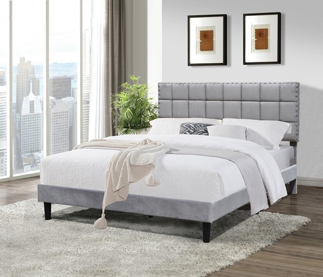 灰色のSize Upholstered Bed Frameの小さい金属球が付いている生地王の高い頭板