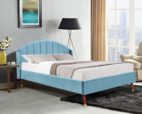 青いBed With Minimalist Headboardビロードによって装飾される王